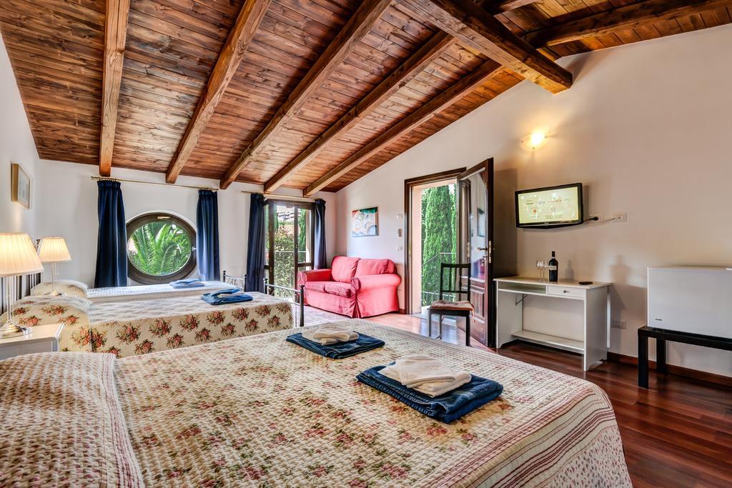 Relais Villaggio Azzurro Rome Room photo